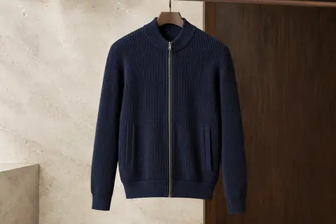 Cardigan homme marine en maille côtelée, avec fermeture éclair et deux poches latérales